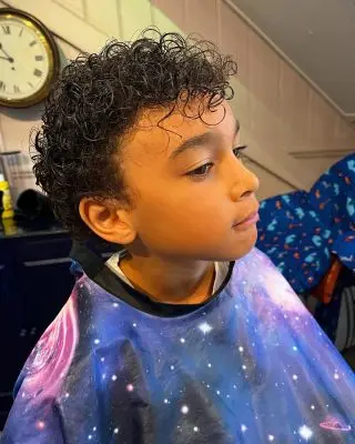 Cutting curly boys haircut.  #sallyscuts4kids #sallyschildrenshairdresser #childrenshairdresser #haircutsforkids #haircuts4kids #cutsforkids #haircutsforchildren #haircuts4children #kidshaircuts #kidshaircutsalon #haircutsforkidslondon #haircuts4kidslondon 
#haircutsforchildrenlondon #haircuts4childrenlondon #kidshaircutslondon #childrenshairdresserlondon #kidshaircutsalonlondon ju#haircutsforkidsclapham m#haircutsforkidsbattersea